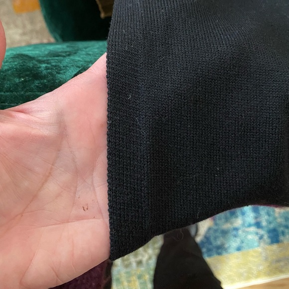 Beautiful, long, black scarf with floral wool design - Picture 5 of 9